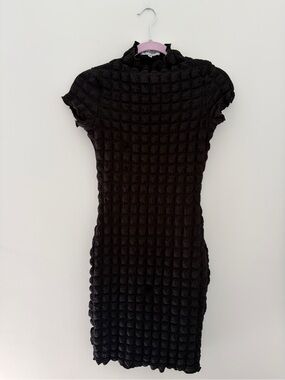 Black Textured Short-Sleeve Bodycon Dress